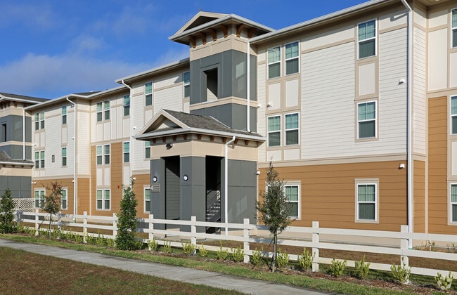 Building Photo - Valencia Grove Apartments
