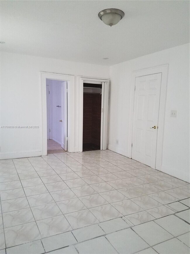 Foto del edificio - 559 NW 44th St