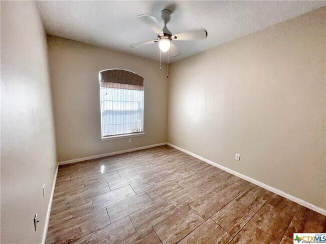 Building Photo - 2071 Heaton Hall Dr