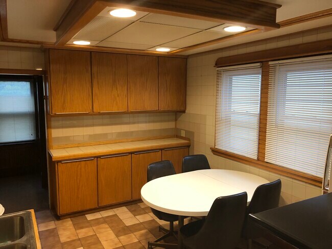 Building Photo - 505 Hinman Ave