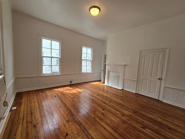 Building Photo - 403 W Hampton Ave