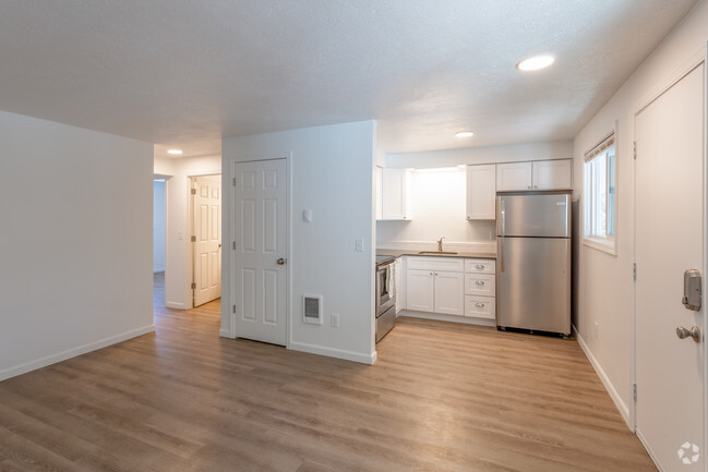 2BR, 1BA - Campus View Apartments