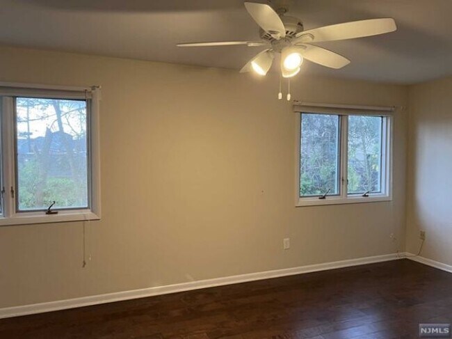 Foto del edificio - 7-14-14 Cross Meadows