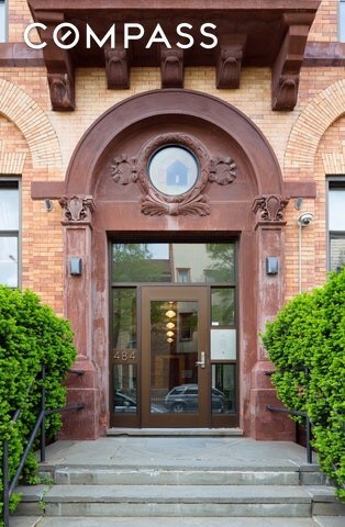 Foto del edificio - 484 Humboldt St