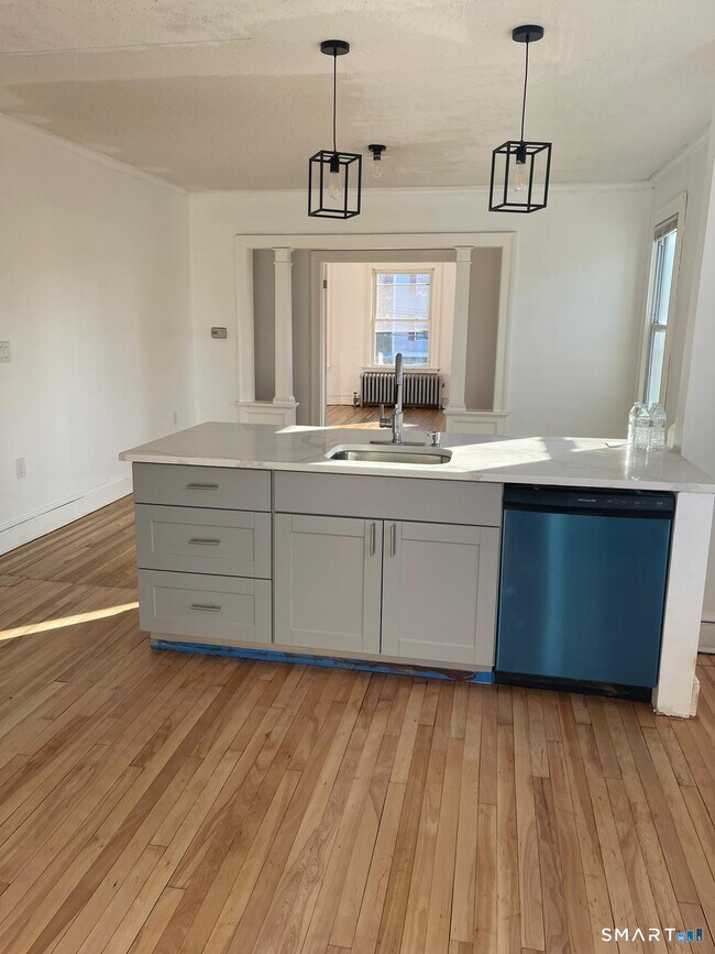 Foto del edificio - 69 Kimball Dr