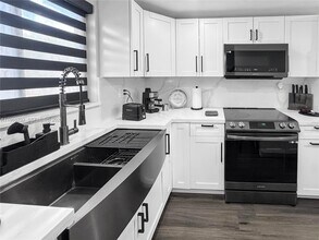 Building Photo - 110 SW 108th Ave