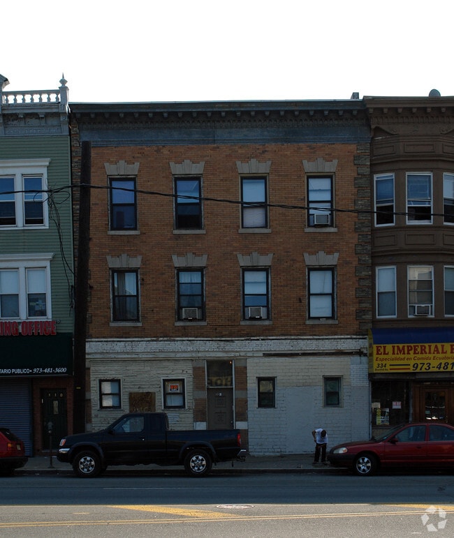 Foto del edificio - 332 Bloomfield Ave