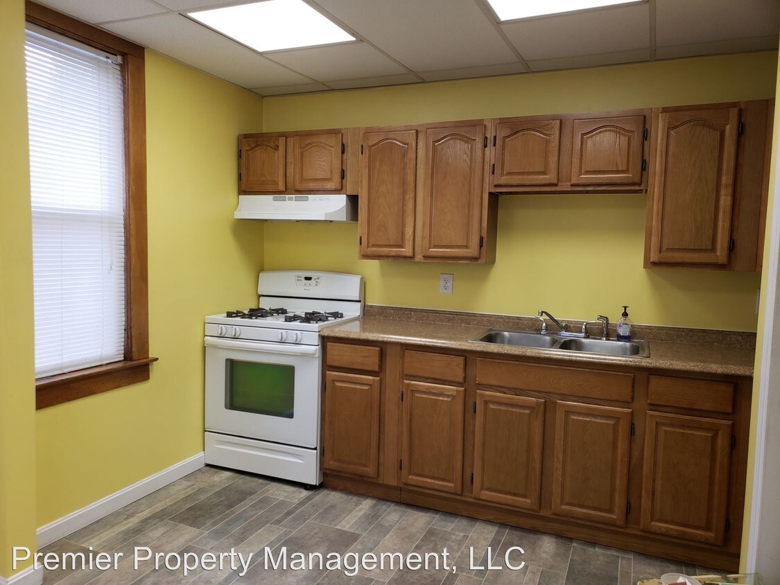 524 Providence St, Woonsocket, RI 02895 Condo for Rent in Woonsocket