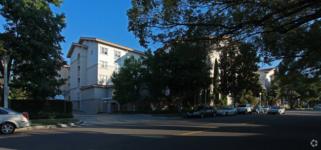 Building Photo - Belmont Village of Burbank