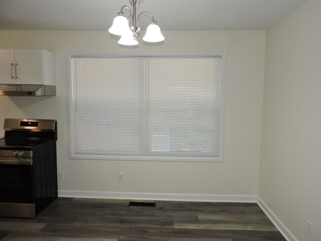 Foto del edificio - Convenient Norttheast location!
