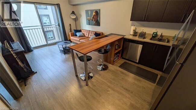 Building Photo - 321 Spruce St