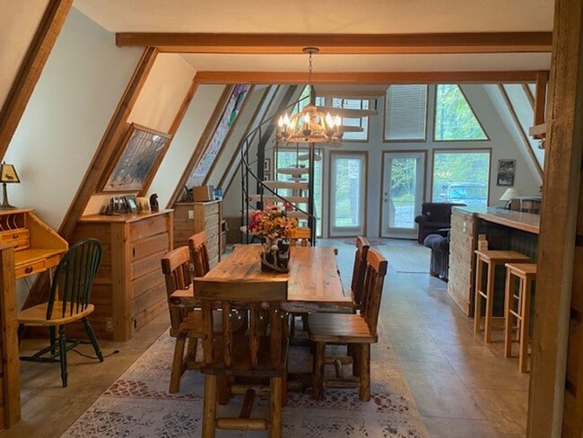 Building Photo - 2 Bedroom 2 bath Mountain Chalet close to ...