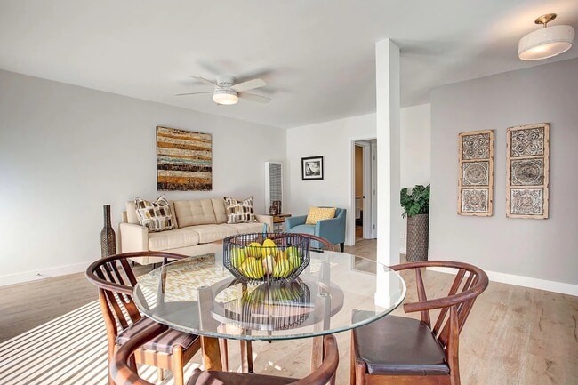 Building Photo - 1543 Stanford St