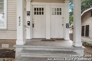 Foto del edificio - 422 W Mistletoe Ave