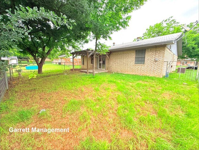 Building Photo - 106 N Fairview Dr