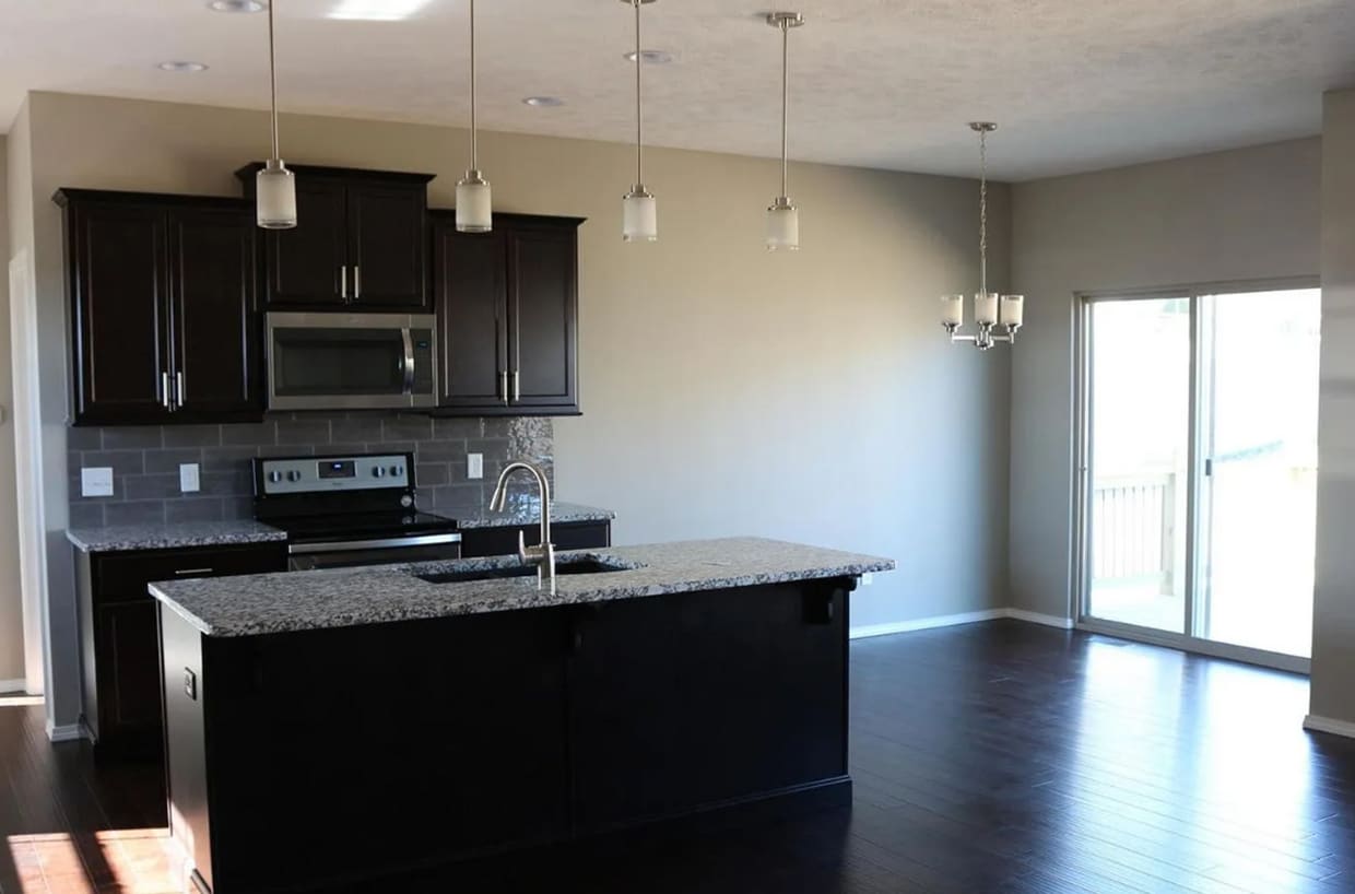 Foto del edificio - Fenced in 4 bedroom home with Second Living Space