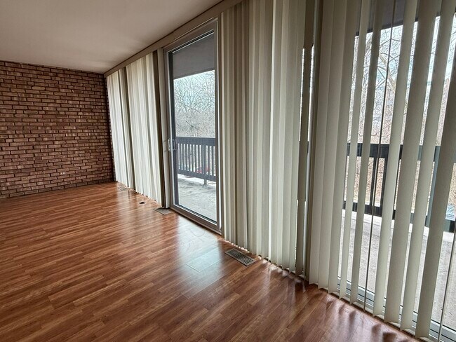 Foto del edificio - 5500 Hillcrest Ln