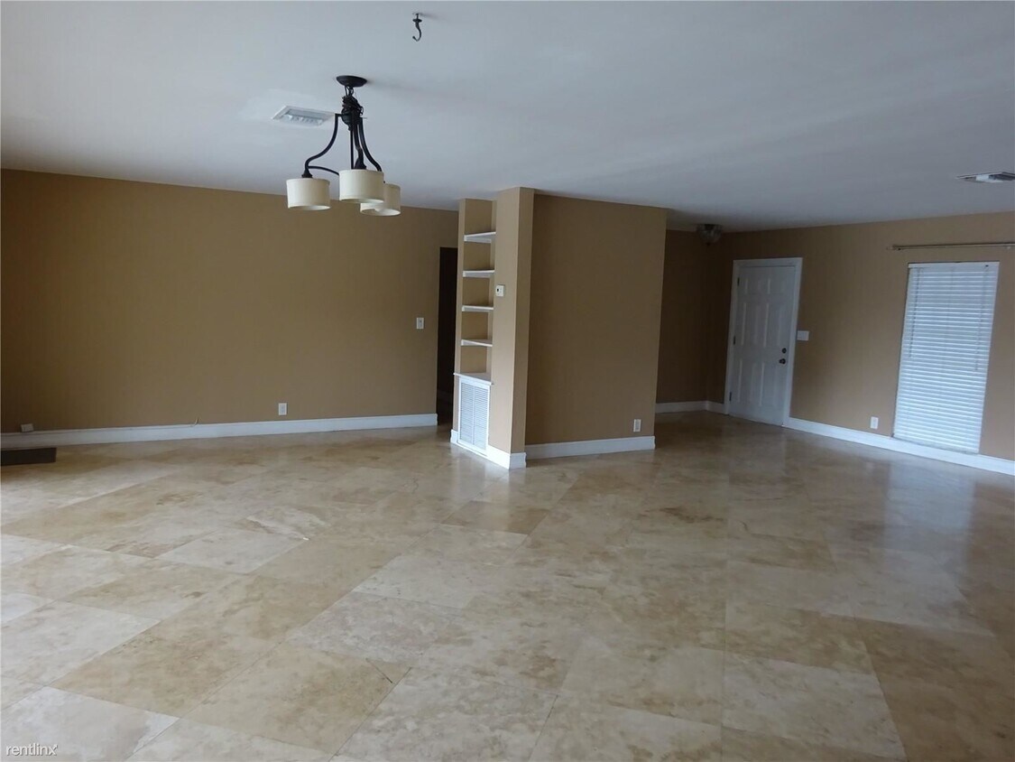 Primary Photo - 5 br, 3 bath House - 801 SW 72nd Ave