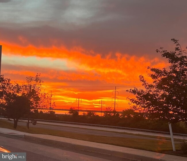 Building Photo - 5213 Le Parc Dr