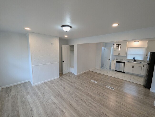Foto del edificio - 6109 Evergreen Blvd