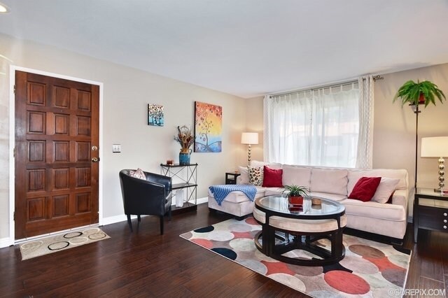 Foto del edificio - 5026 Collwood Way