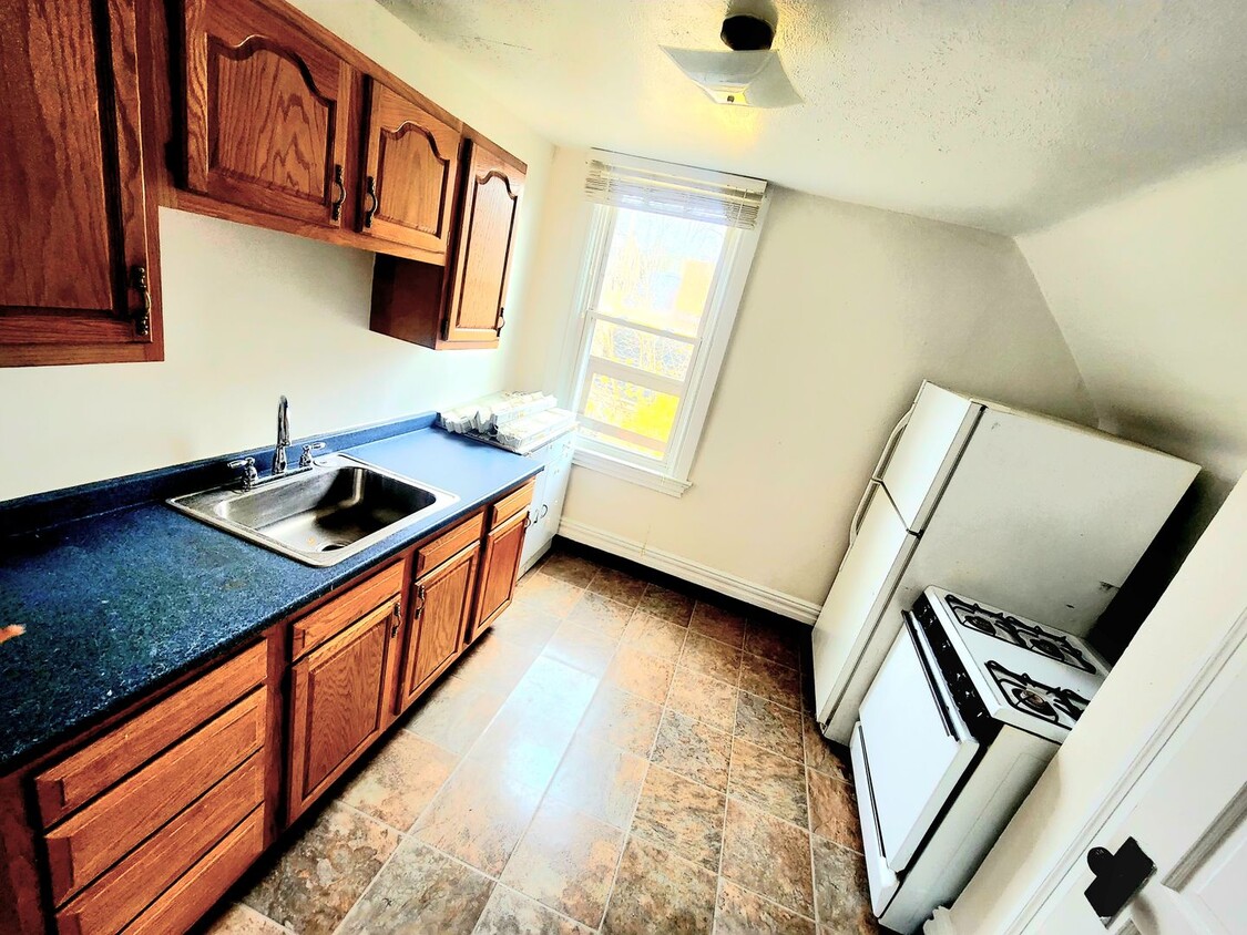 Primary Photo - 44 Kendall Ave