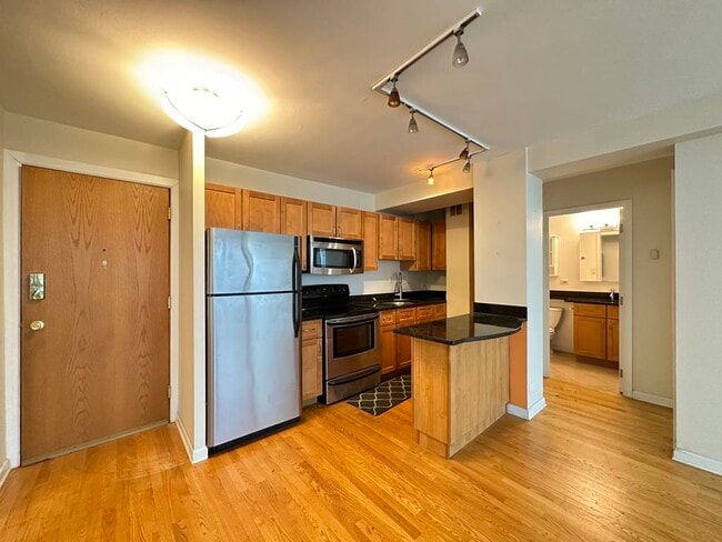 Building Photo - 4180 N Marine Dr