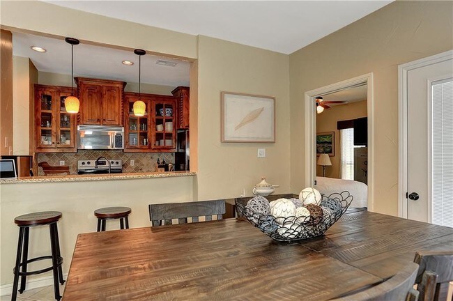 Building Photo - 2116 Tanglewood Blvd