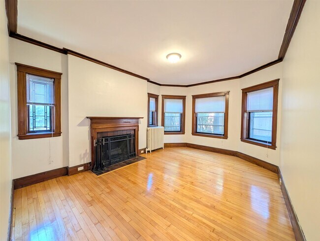 Building Photo - 7 Linnaean St