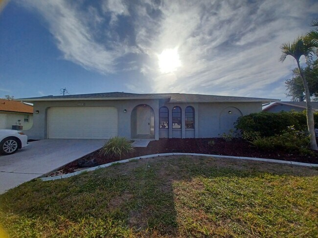 Building Photo - 3305 SW 7th Pl