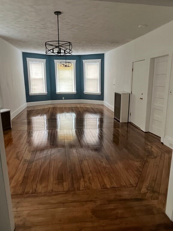 Building Photo - 118 Elm St