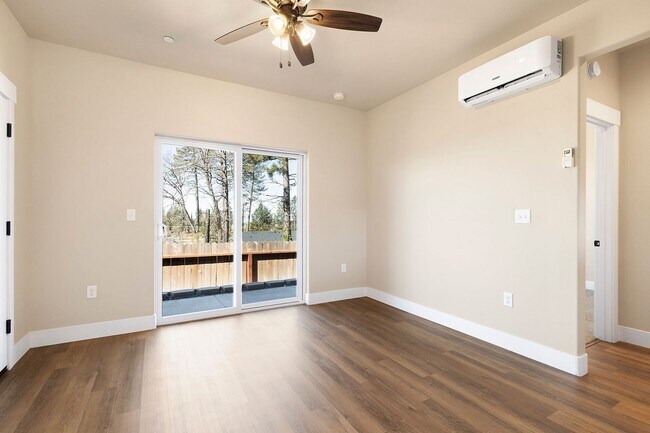 Foto del edificio - 6377 Oak Way