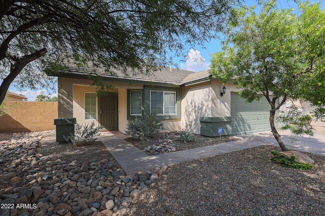 Foto del edificio - 15126 W Woodlands Ave