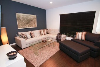 Foto principal - 7045 Lanewood Ave