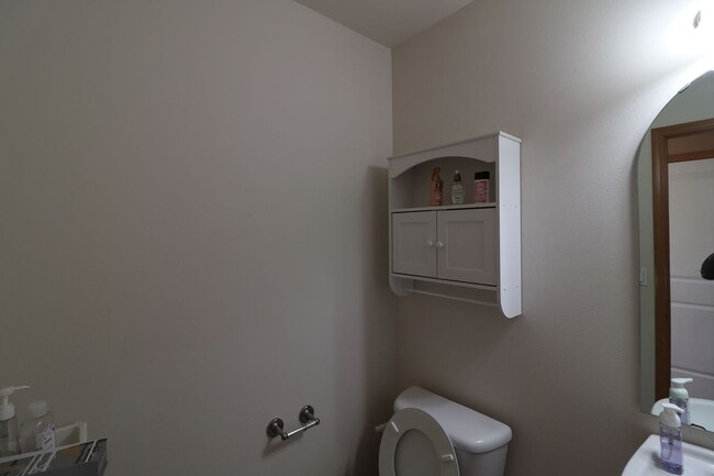 Building Photo - 3 Bed 2.5 Bath - 3 Car Garage - Groups -  ...