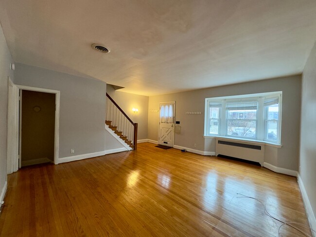 Building Photo - Spacious 3-Bedroom Townhome with Modern Am...