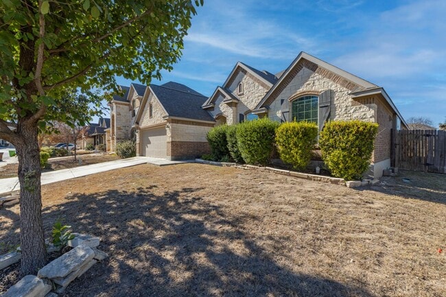 Foto del edificio - 8727 Hideout Bnd