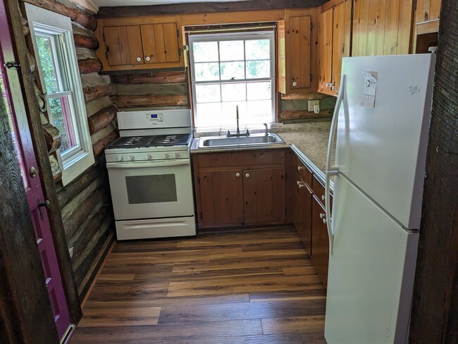 Building Photo - 826 Smith Dairy Rd