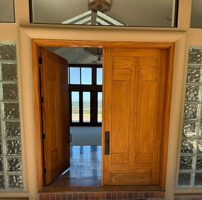 Foto del edificio - Pleasanton 4 bed / 4 bath Ultra-Private 1.3-Acre Sanctuary with Panoramic Views, pool and spa