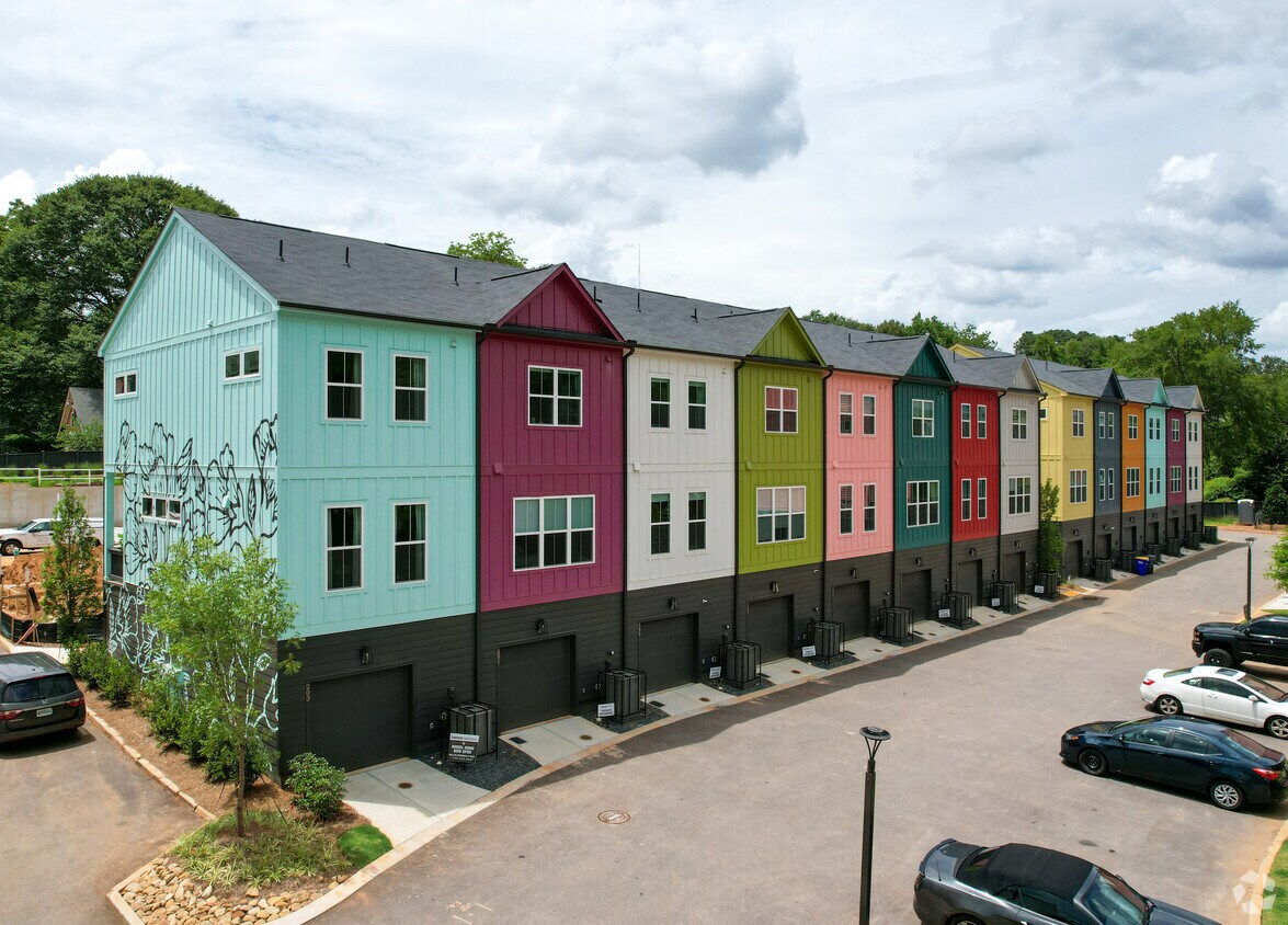Building Photo - Empre Paintbox