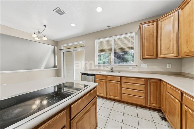 Building Photo - 1556 S Catawba Cir
