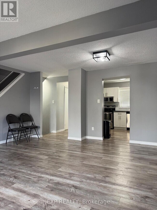 Photo du bâtiment - 255 Northlake Dr