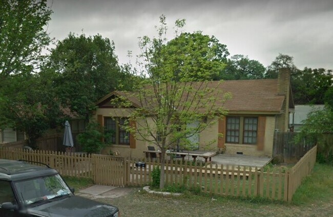 Foto del edificio - 2400 Forest Ave
