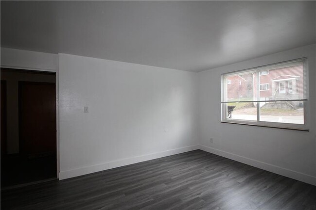 Building Photo - 781 Cooke Dr