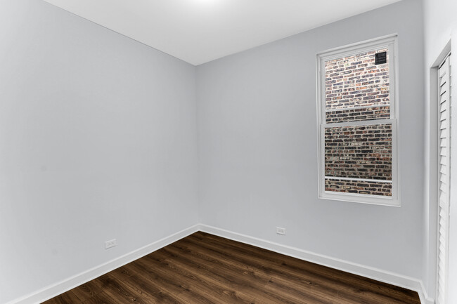 Building Photo - 4230 W 21st Pl