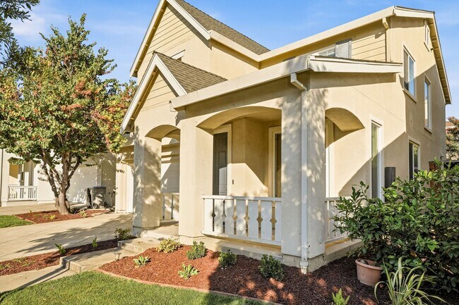 Building Photo - Beautiful single 4 Bed, 2.5 Bath Family Home in Quiet Neighborhood!