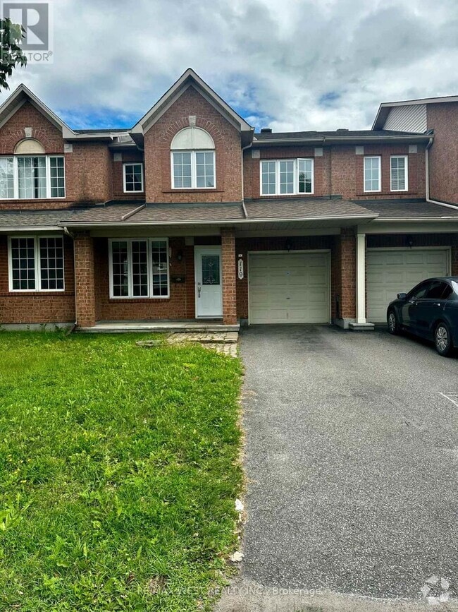 Building Photo - 119 Deerfox Dr