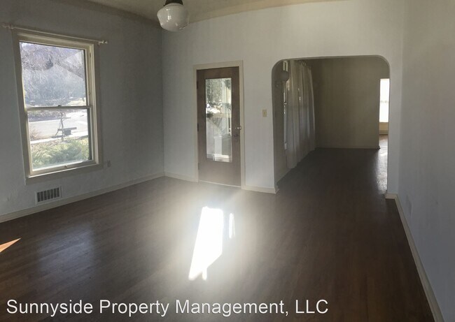Building Photo - 403 Maxwell Ave