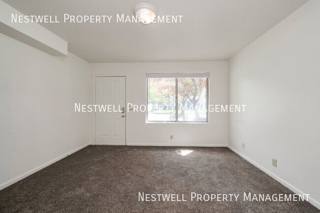 Building Photo - 1481 Mandalay Rd W