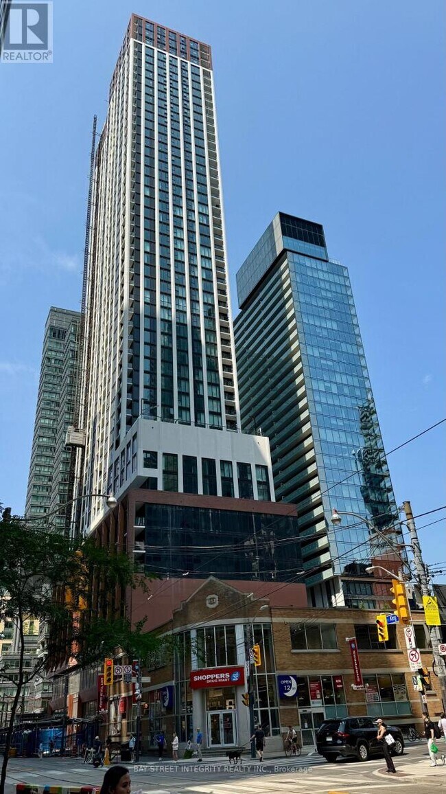 Photo du bâtiment - 400 King St W